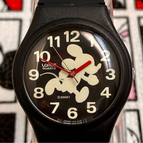 Vintage Disney X Lorus by Seiko Running Mickey Mouse Glow in the Dark Watch - Picture 3 of 16